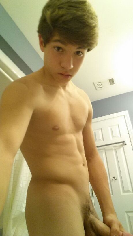 nude teen boys selfies